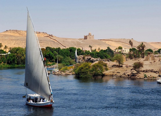 SONNENUNTERGANGS SEGELTURN AUF EINER FELUKE IN LUXOR