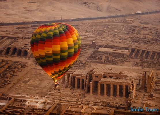 EXCURSIE LA LUXOR CU AVIONUL DIN CAIRO